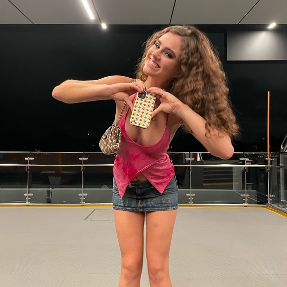 Meet your Posher, Nixie - Picture 1 of 1